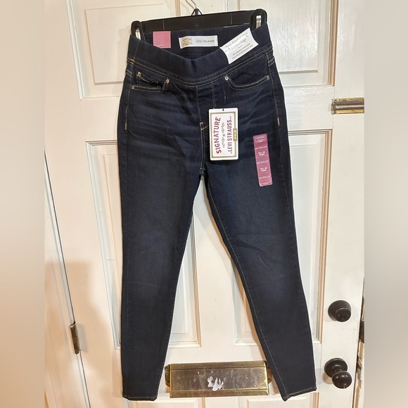 Signature by Levi Strauss Denim - Levi Strauss NWT pull on skinny jean size 26